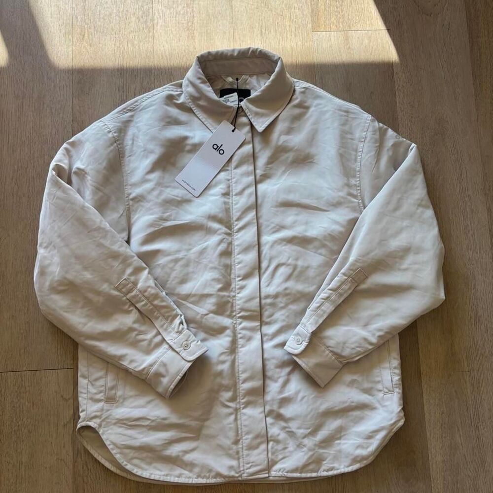 Alo-yoga Men's Cream and Tan Shirt